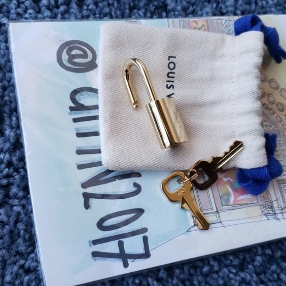Louis Vuitton Lock & 2 Keys w/ Dustbag -LV Padlock - Picture 5 of 8